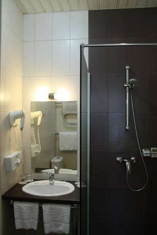 Гостиница Россия Санкт-Петербург Семейный двухкомнатный четырехместный номер-6