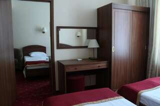 Гостиница Россия Санкт-Петербург Семейный двухкомнатный четырехместный номер-5